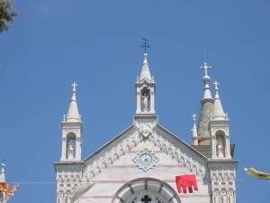 Xtrallusion photo library of independent, self-guided walking and sightseeing holidays in Italy. Pictures, images, photos and photographs taken along the way of this 1-day walking itinerary, to give you a visual impression of the day's walk.